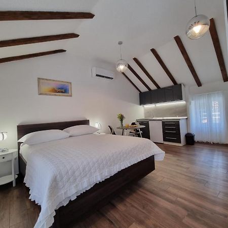 Studio Apartment Rosalie Split Exterior photo